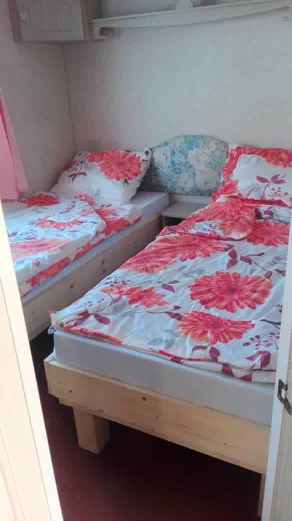 Kupai Apartman Apartment Tiszaujvaros Luaran gambar
