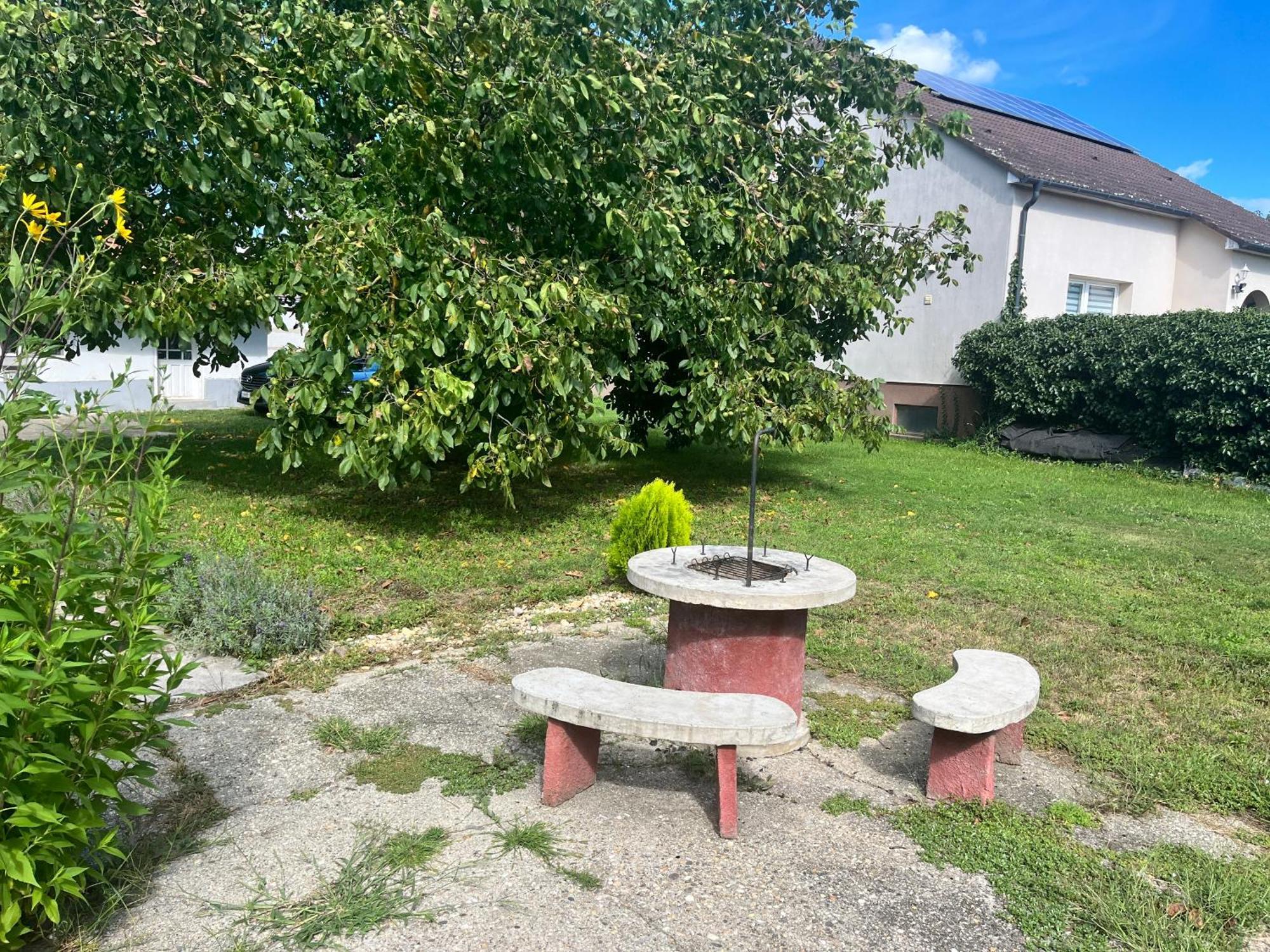 Kupai Apartman Apartment Tiszaujvaros Luaran gambar