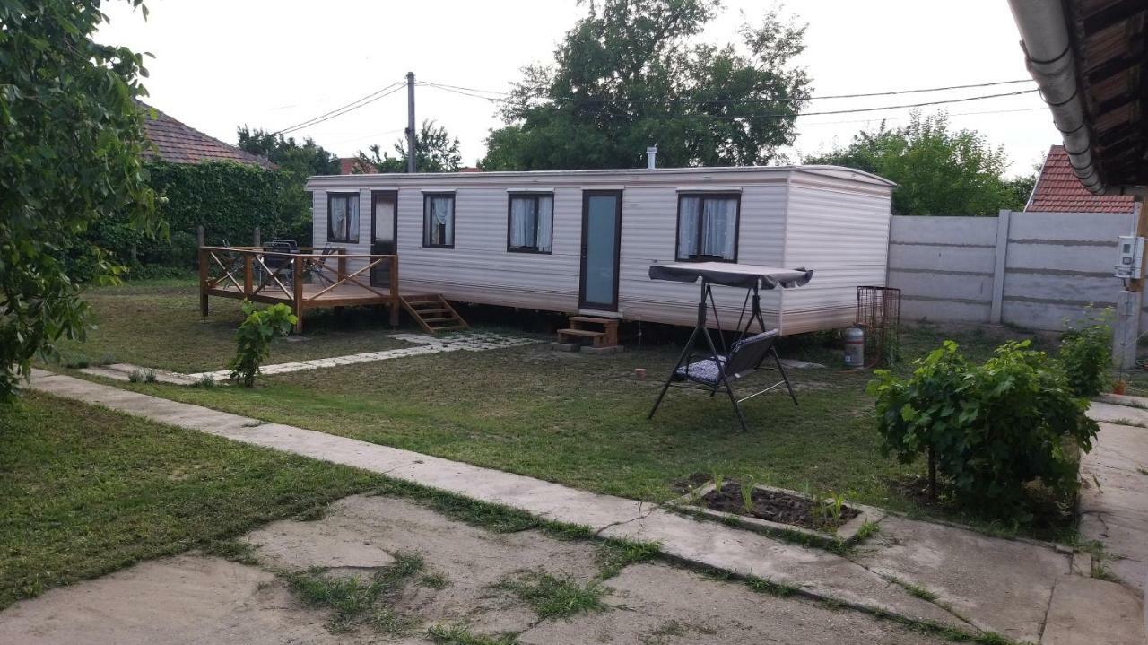 Kupai Apartman Apartment Tiszaujvaros Luaran gambar