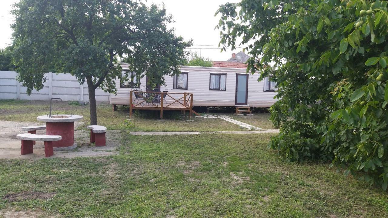 Kupai Apartman Apartment Tiszaujvaros Luaran gambar
