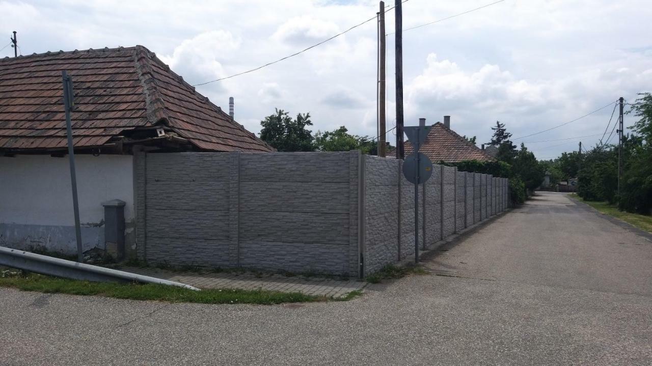 Kupai Apartman Apartment Tiszaujvaros Luaran gambar